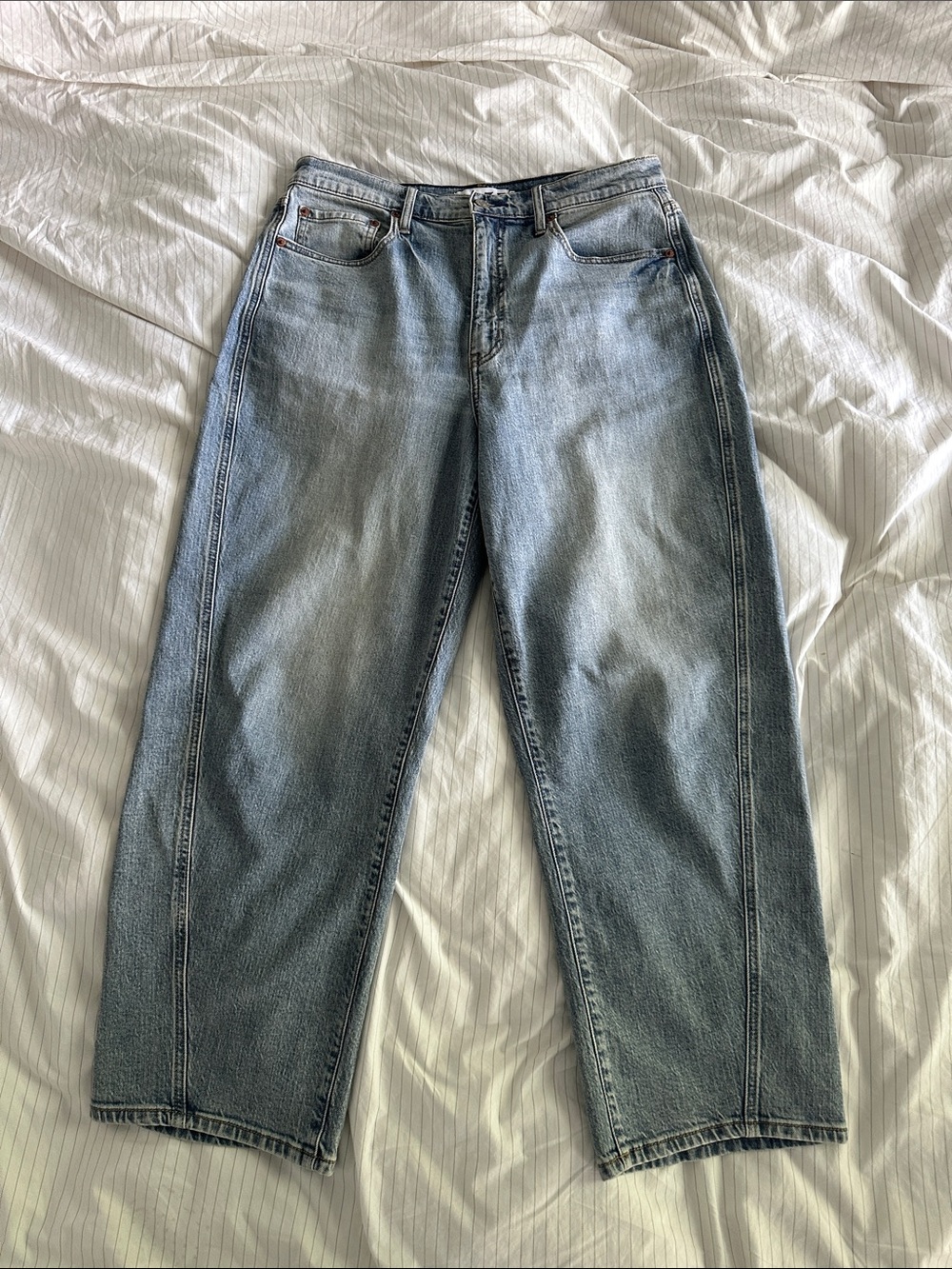 Daze - Light Wash High-Rise Barrel Leg Jeans